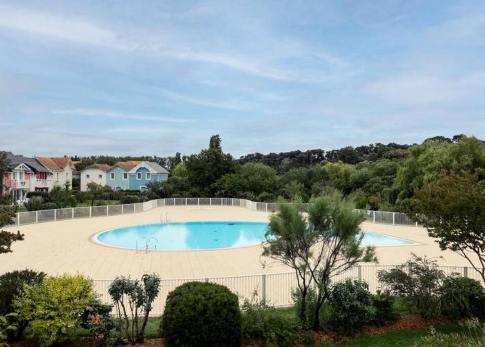 Charmante Maison De Vacances Avec Acces Piscine Talmont-Saint-Hilaire Luaran gambar
